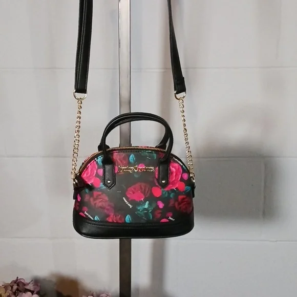 Juicy Couture purses. 042 - Picture 5 of 15